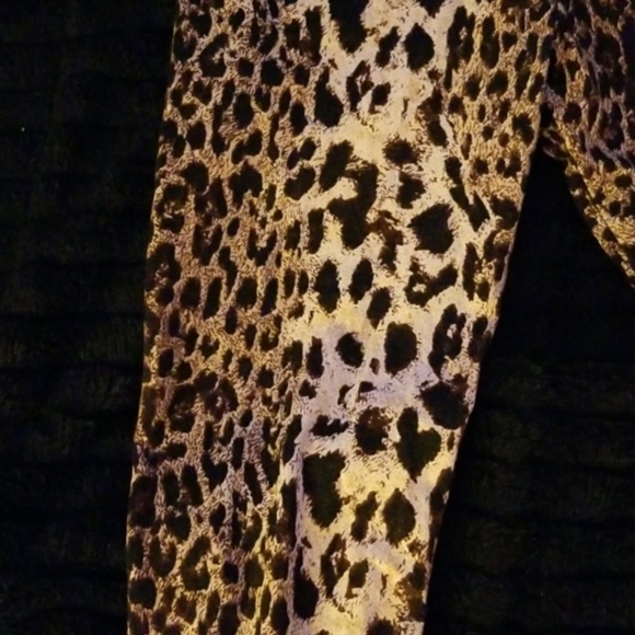 Y2K F21 - MD Leopard Leggings - Picture 2 of 7